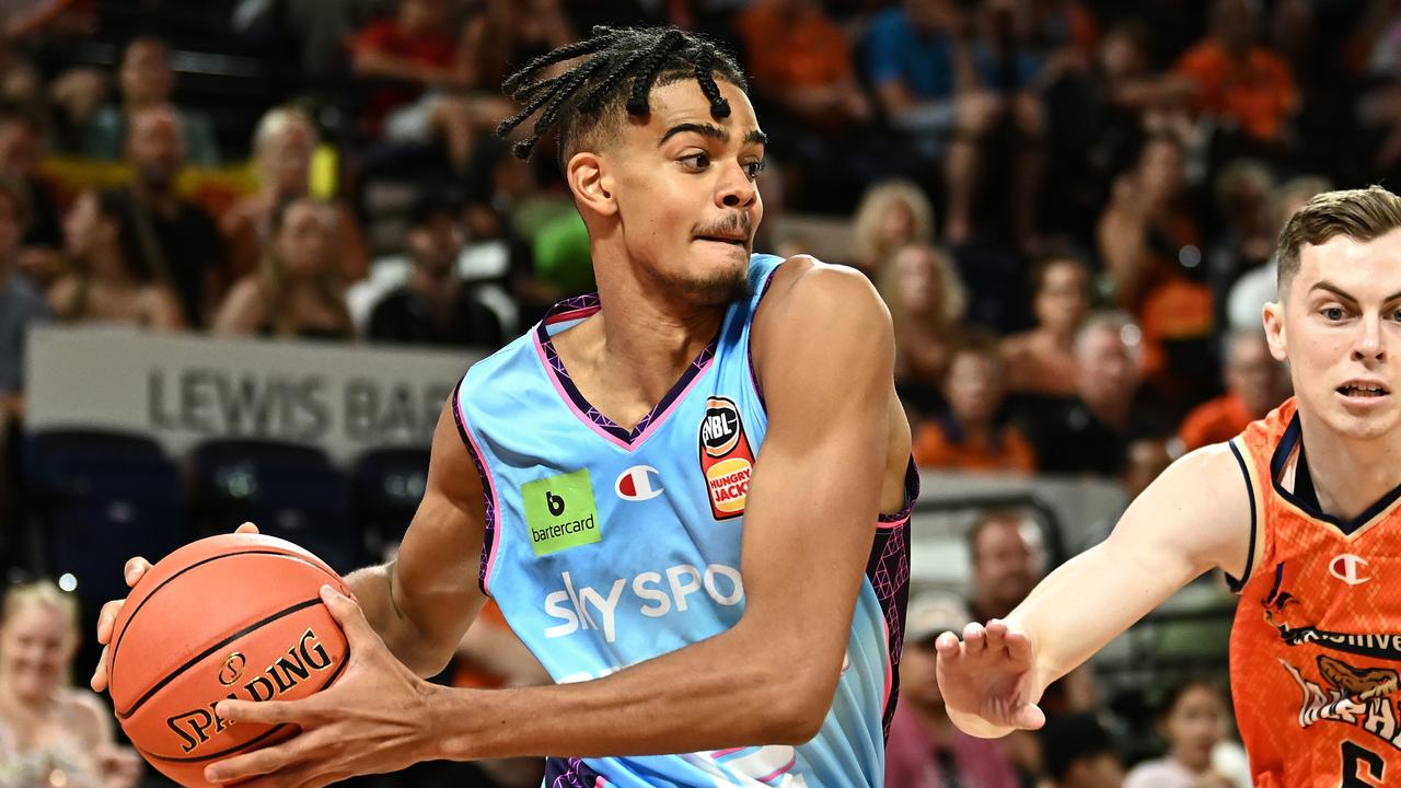 Rayan Rupert in action for the New Zealand Breakers.