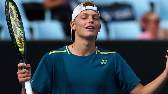 Hewitt, Tomic get Australian Open lifelines