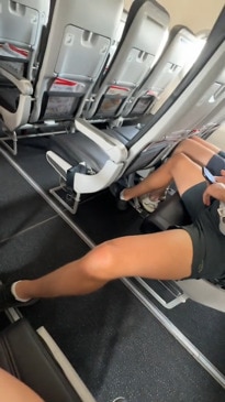 Huge debate over manspreading on plane