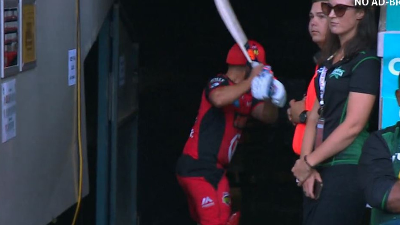 Big Bash Grand Final Aaron Finch breaks chair, reaction, Renegades vs