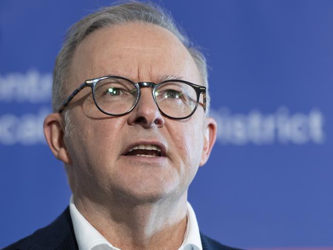 GOSFORD, AUSTRALIA  - NewsWirePhotos - Sunday, 19 May 2024:The Prime Minister, Anthony Albanese pictured at Gosford Hospital today with the Member for Dobell, Emma McBride, and the Member for Robertson, Dr Gordon Reid. Picture:NewsWire / Monique Harmer