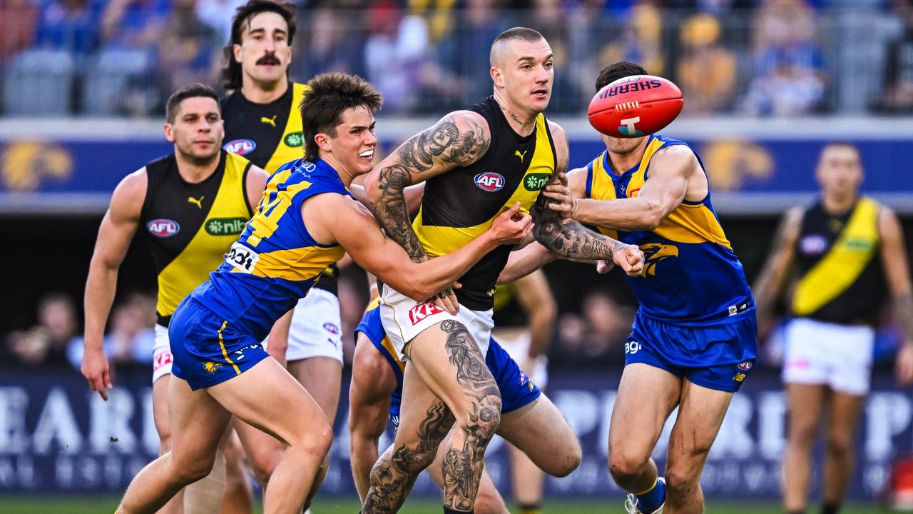 PERTH, AUSTRALIA - JULY 16: Dustin Martin of the Tigers handpasses the ball during the 2023 AFL Round 18 match between the West Coast Eagles and the Richmond Tigers at Optus Stadium on July 16, 2023 in Perth, Australia. (Photo by Daniel Carson/AFL Photos via Getty Images)