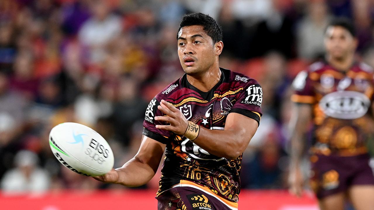 BRISBANE, AUSTRALIA – MAY 27: Anthony Milford of the Broncos passes the ball during the round 12 NRL match between the Brisbane Broncos and the Melbourne Storm at Suncorp Stadium, on May 27, 2021, in Brisbane, Australia. (Photo by Bradley Kanaris/Getty Images)