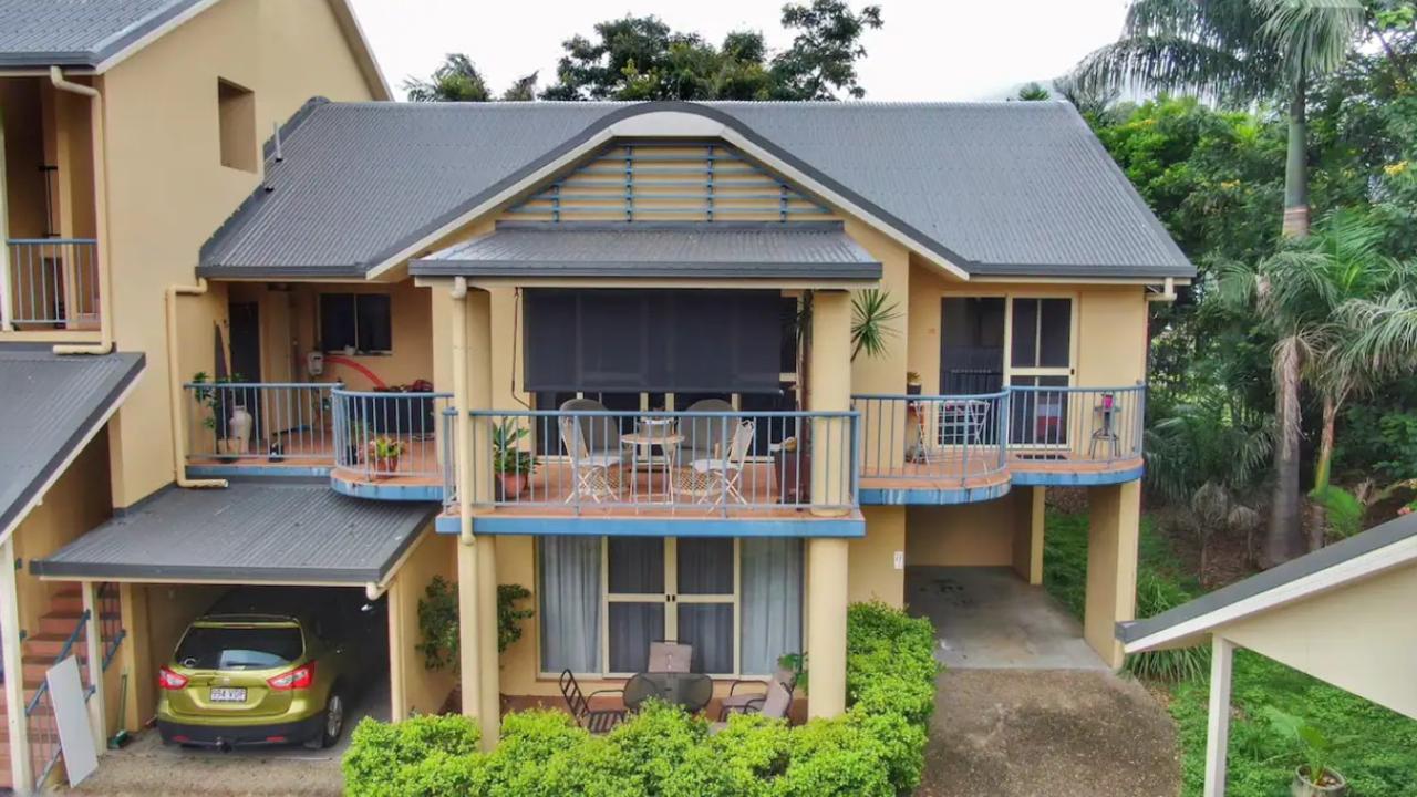 This Cannonvale upstairs apartment is one of 50 affordable Airbnbs still available for the Easter long weekend. Picture: Airbnb