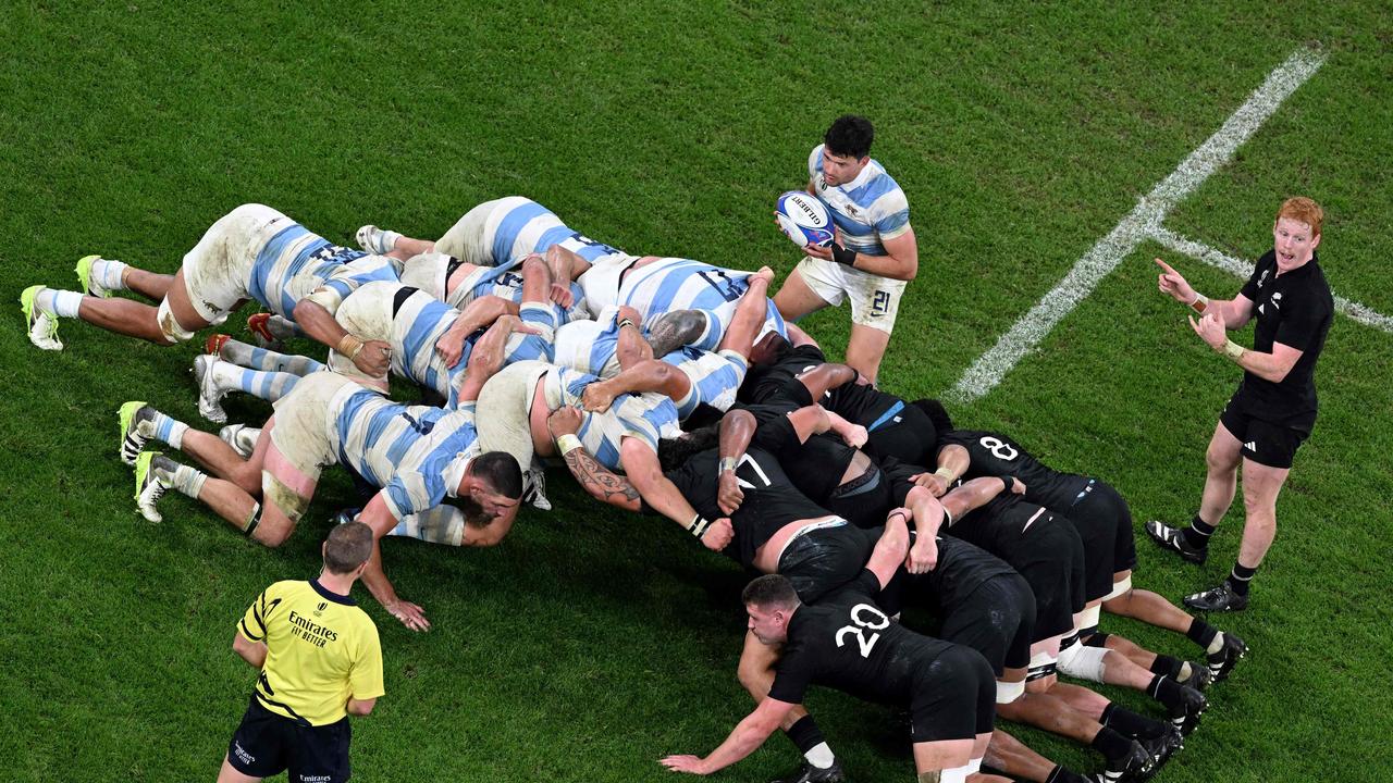 Argentina's scrum-half Lautaro Bazan prepares to feed the scrum. Photo by Miguel MEDINA / AFP.