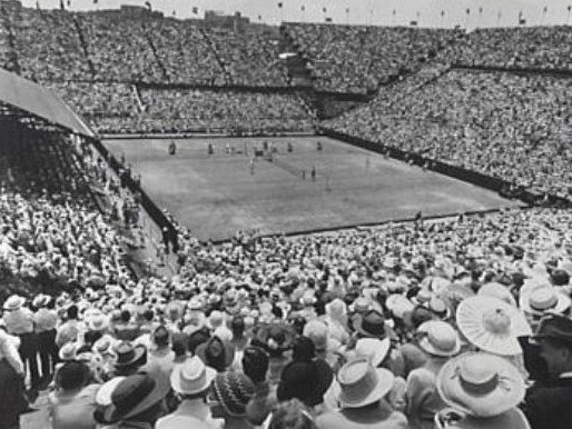 Crowds at the centre court grandstand.