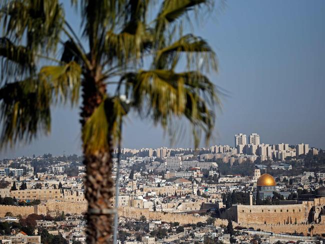 View of the city of Jerusalem, on December 1, 2017.  US President Donald Trump may recognize Jerusalem as the capital of Israel. The international community says Jerusalem's status must be negotiated between Israelis and Palestinians. Israel occupied east Jerusalem in the 1967 Six-Day War and later annexed it in a move never recognised by the international community.  / AFP PHOTO / THOMAS COEX