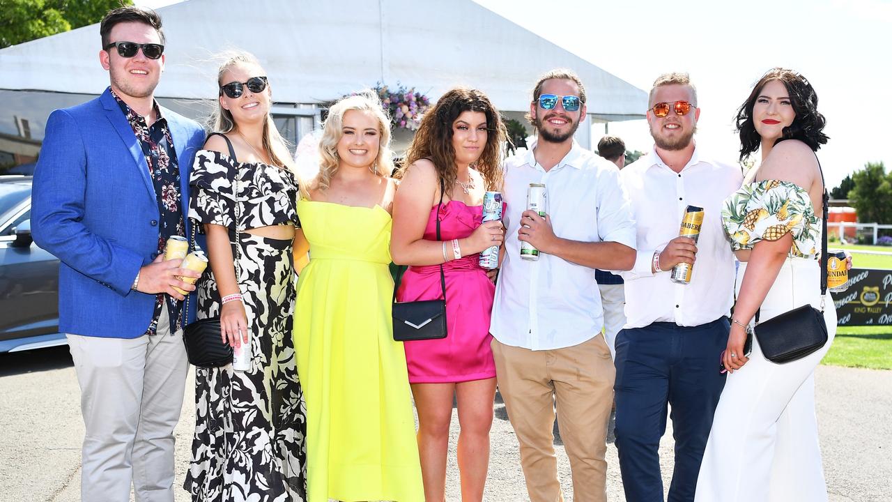 Weetwood pictures of fashionista and race patrons for Toowoomba’s ...