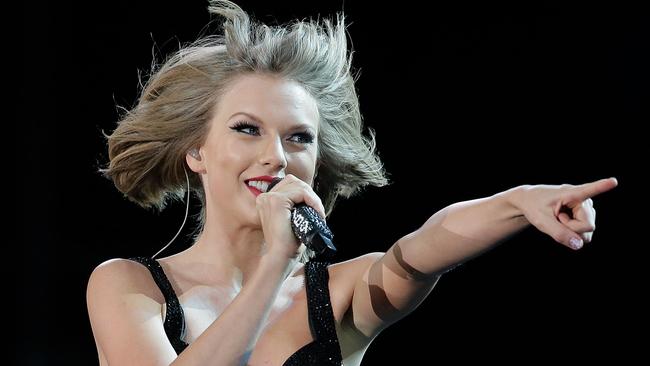 SYDNEY, AUSTRALIA - NOVEMBER 28: Taylor Swift performs during her '1989' World Tour at ANZ Stadium on November 28, 2015 in Sydney, Australia. (Photo by Mark Metcalfe/Getty Images)