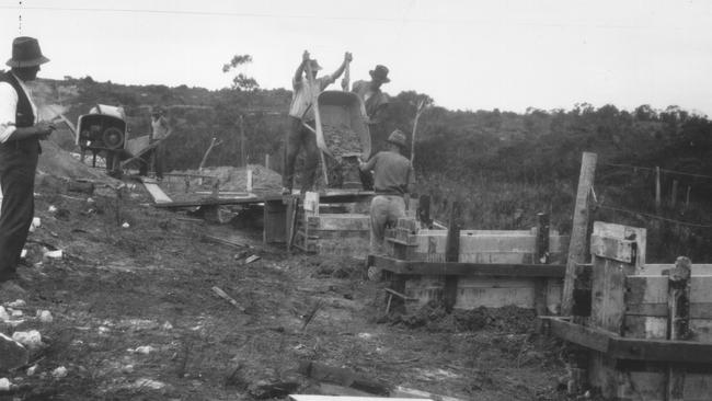 The Pymble-Warringah Main under construction. Photo Manly, Warringah and Pittwater Historical Society