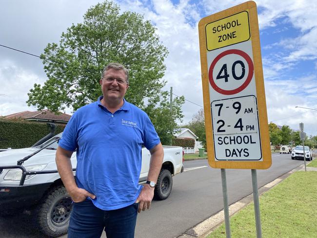 LNP makes promise for more flashing signs around Toowoomba