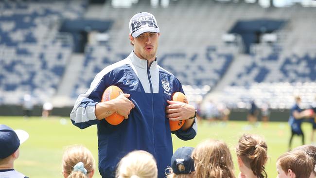 Shannon Neale chats to young fans at a junior members clinic on Wednesday. Picture: Alan Barber