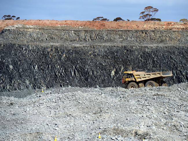 A dump truck drives along an access ramp to a mine floor at the Bald Hill lithium mine site, co-owned by Tawana Resources Ltd. and Alliance Mineral Assets Ltd., outside of Widgiemooltha, Australia, on Monday, Aug. 6, 2018. Australias newest lithium exporter Tawana is in talks with potential customers over expansion of its Bald Hill mine and sees no risk of an oversupply that would send prices lower. Photographer: Carla Gottgens/Bloomberg via Getty Images