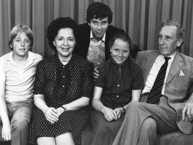 Sir Warwick Fairfax Sr (far right) with his family (from left) Charles, wife Lady Mary, Warwick Jr and Anna, 12 September 1981. Picture by TONY LINSEN