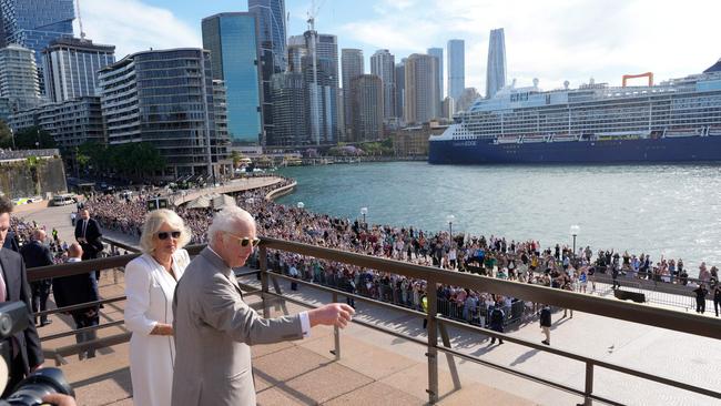 The King and Queen met with crowds on the Opera House forecourt in Sydney. Picture: Mark Baker / POOL / AFP