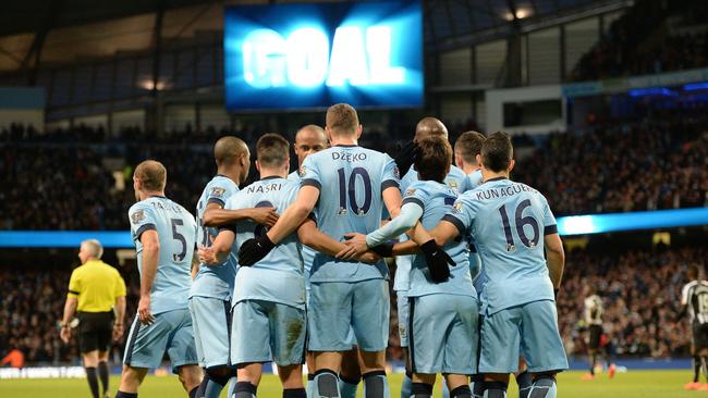 Manchester City's Bosnian striker Edin Dzeko (C) scored a nice goal.