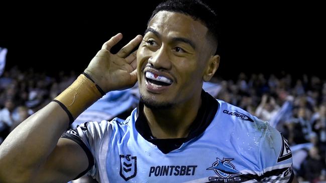 Sharks re-sign world-class winger