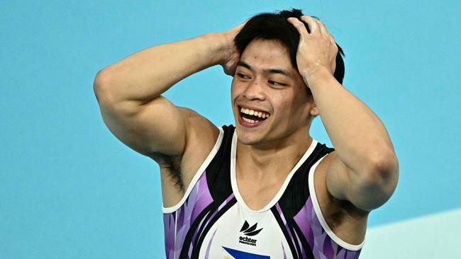 TOPSHOT - Philippines' Carlos Edriel Yulo celebrates winning the gold medal at the end of the artistic gymnastics men's vault final during the Paris 2024 Olympic Games at the Bercy Arena in Paris, on August 4, 2024. (Photo by Gabriel BOUYS / AFP)