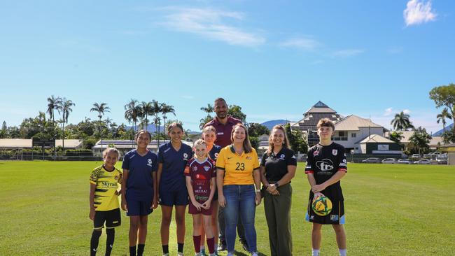 Matt Smith, Nita Green and Sarah Campbell with junior players at Endeavour Park. Picture: Supplied.