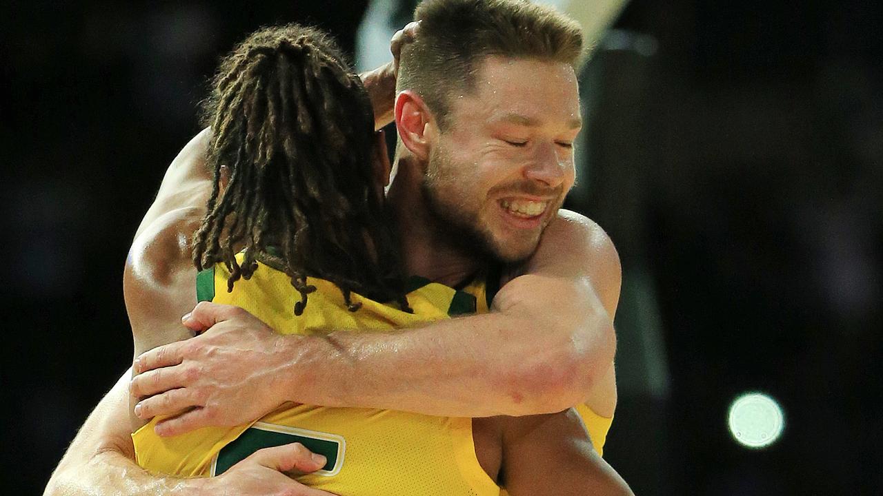 Australia's Patty Mills nails 3-point buzzer-beater to seal 82-80 upset of  Russia