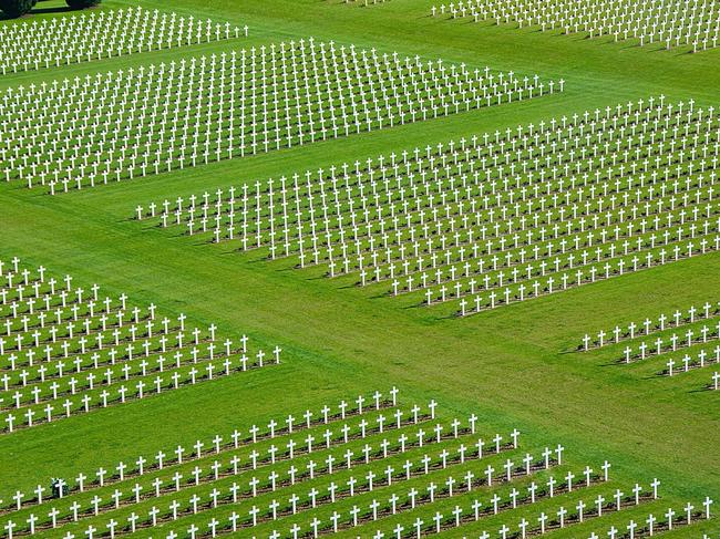 Pictures from #Green2020, Agora’s latest online photo contest. 'Military cemetery' by @knarfphoto (Belgium).