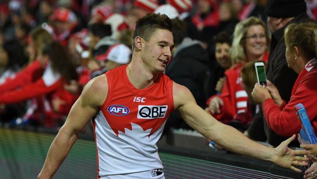 Ben Ronke of the Swans celebrates with the fans after the Round 13 AFL match between the Sydney Swans and the West Coast Eagles at the SCG in Sydney, Friday, June 15, 2018. (AAP Image/David Moir) NO ARCHIVING, EDITORIAL USE ONLY