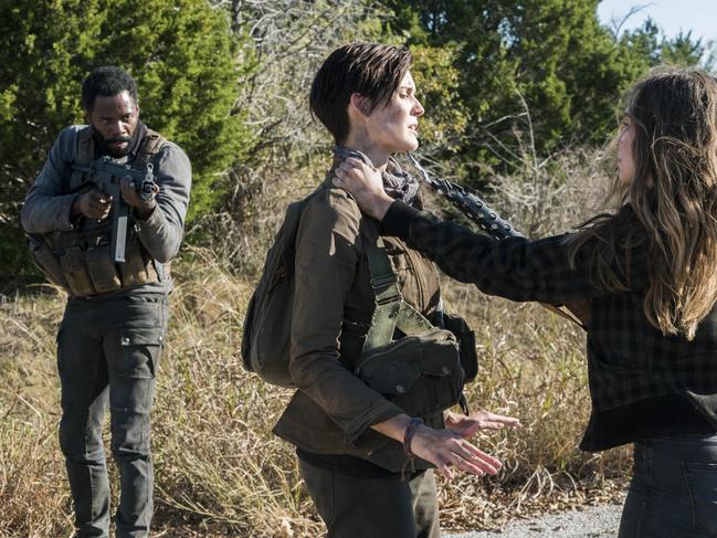 Colman Domingo as Victor Strand, Maggie Grace as Althea and Alycia Debnam-Carey as Alicia Clark in Fear The Walking Dead.