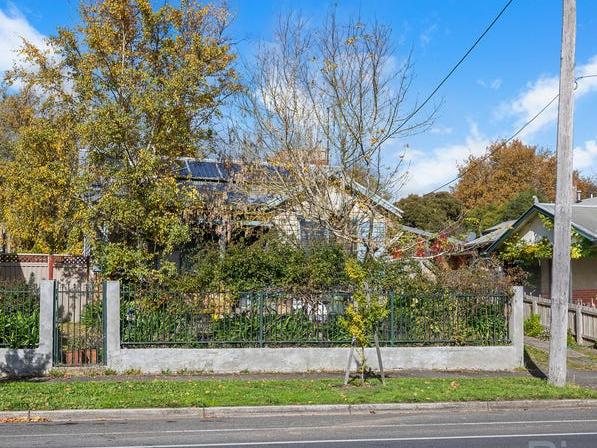 The street aspect of the cute Ballarat home.