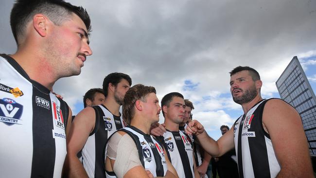 Sale coach Jack Johnstone asks his players for a lift. Picture Yuri Kouzmin