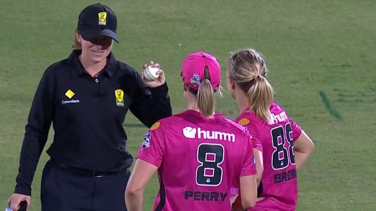 The umpire wasn't sure if Ellyse Perry had taken the catch.