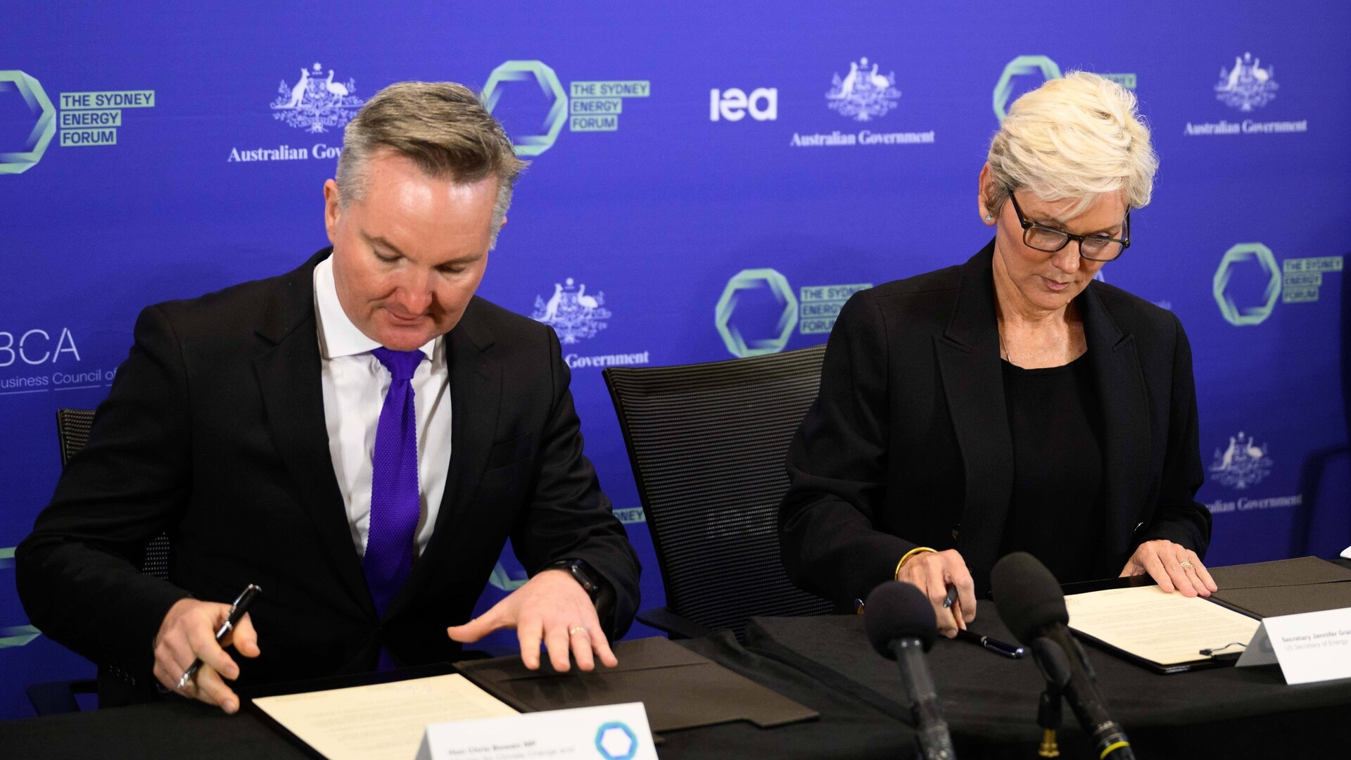 ‘It will wreck the Australian economy’: Coalition advised to零净的目标是“ FetchPriority =“高” /> <p>出现在ABC的7.30报告中，O'Brien先生对前联盟领导人彼得·达顿（Peter Dutton）在被问及同样的问题后对气候变化的理解施加压力，他承认他不是科学家。除非我们以正确的方式解决气候变化，否则奥布莱恩先生告诉7.30主持人莎拉·亨德森（Sarah Henderson）。 src =“ https://content.api.news/v3/images/bin/93db72f52daec9902ff2f22e16d0bc1e0b” width =“ 1920” 1920“ 1920”高度=“ 1080” ALT澳大利亚人将为Chris Bowen's Energy of of of Chris Bowen's Price of Chris Bower's Price <紧迫他的核政策，亨德森说，即使在下次选举中联盟胜利的“不太可能的情况”中，这将是“为时已晚”。</p> <p>：说</p> <p>奥布莱恩先生说，任何政策都已不已。 </p> <p>“我们将利用我们的价值观，因为自由主义价值观是澳大利亚的价值观。没有政策是确定的或确定的。这样做是为时过早。 <BR>
澳洲中文论坛热点 <BR>
<div class=