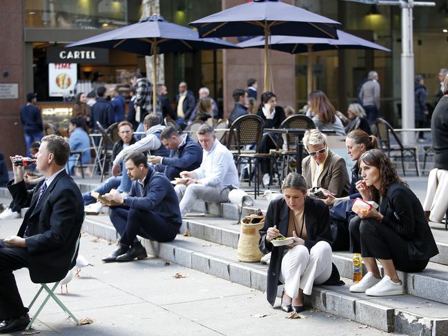 ‘Underwhelming’: Aussies cautious spenders