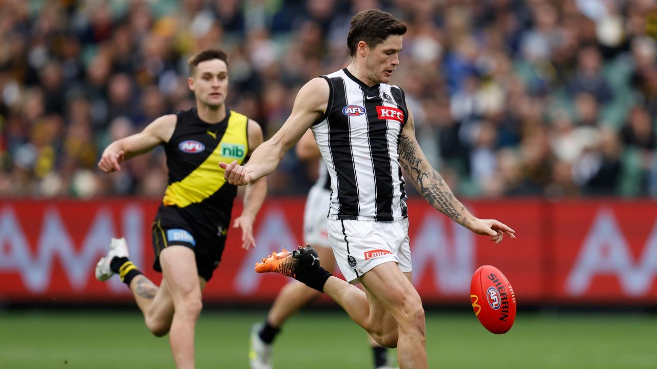 MELBOURNE, AUSTRALIA - MAY 07: Jack Crisp of the Magpies kicks the ball during the 2022 AFL Round 08 match between the Richmond Tigers and the Collingwood Magpies at the Melbourne Cricket Ground on May 07, 2022 in Melbourne, Australia. (Photo by Michael Willson/AFL Photos via Getty Images)