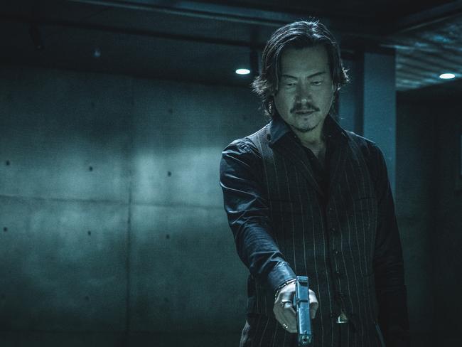 Etsushi Toyokawa as Harrison Yamanaka in Tokyo Swindlers. Netflix