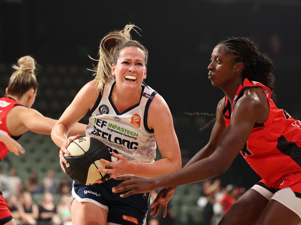 Keely Froling goes to the basket against Perth. Picture: Paul Kane/Getty Images