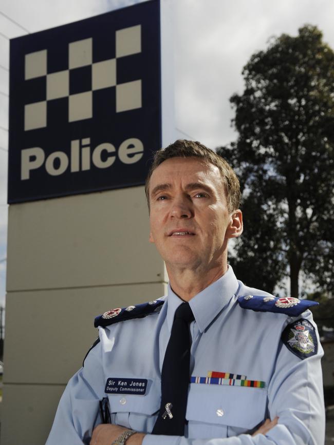 Former Victoria Police Deputy Commissioner Sir Ken Jones is ready to testify at the Lawyer X royal commission. 