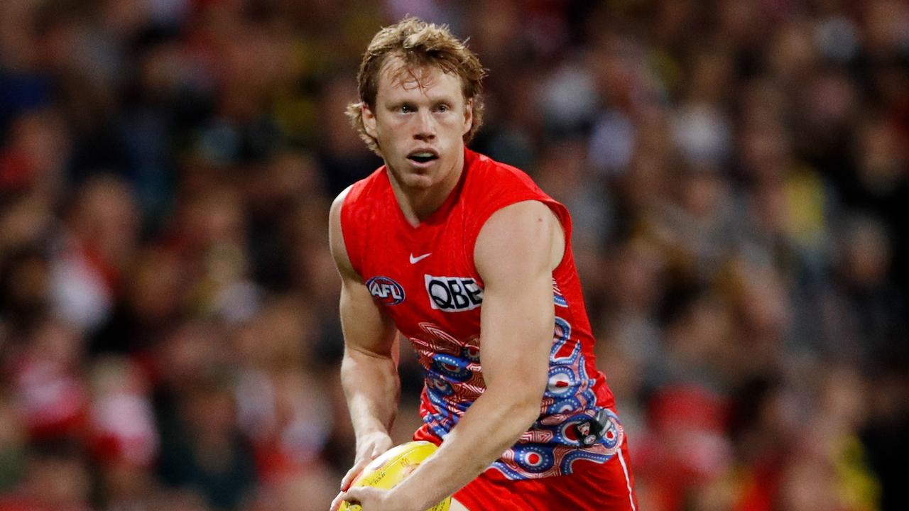 Callum Mills on the burst for the Swans. Picture: Dylan Burns/AFL Photos via Getty Images