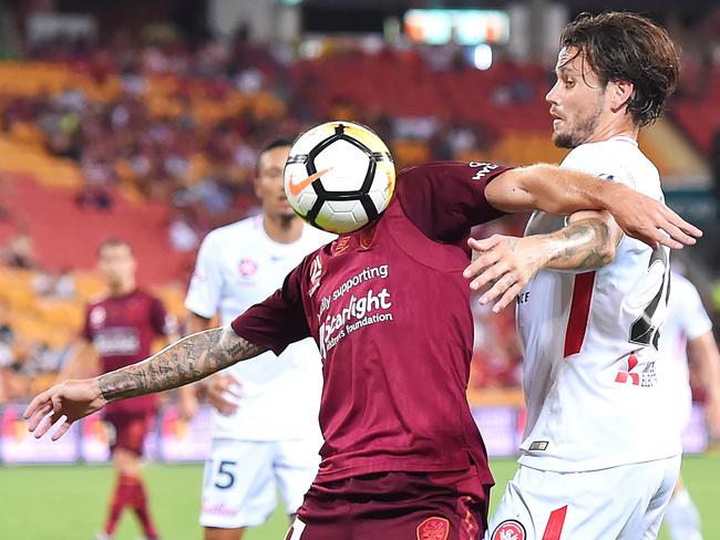 Corey Gameiro of the Roar (left) and Chris Herd of the Wanderers compete for the ball during the Round 14 A-League match between Brisbane Roar and the Western Sydney Wanderers at Suncorp Stadium in Brisbane, Friday, January 5, 2018. (AAP Image/Albert Perez) NO ARCHIVING, EDITORIAL USE ONLY