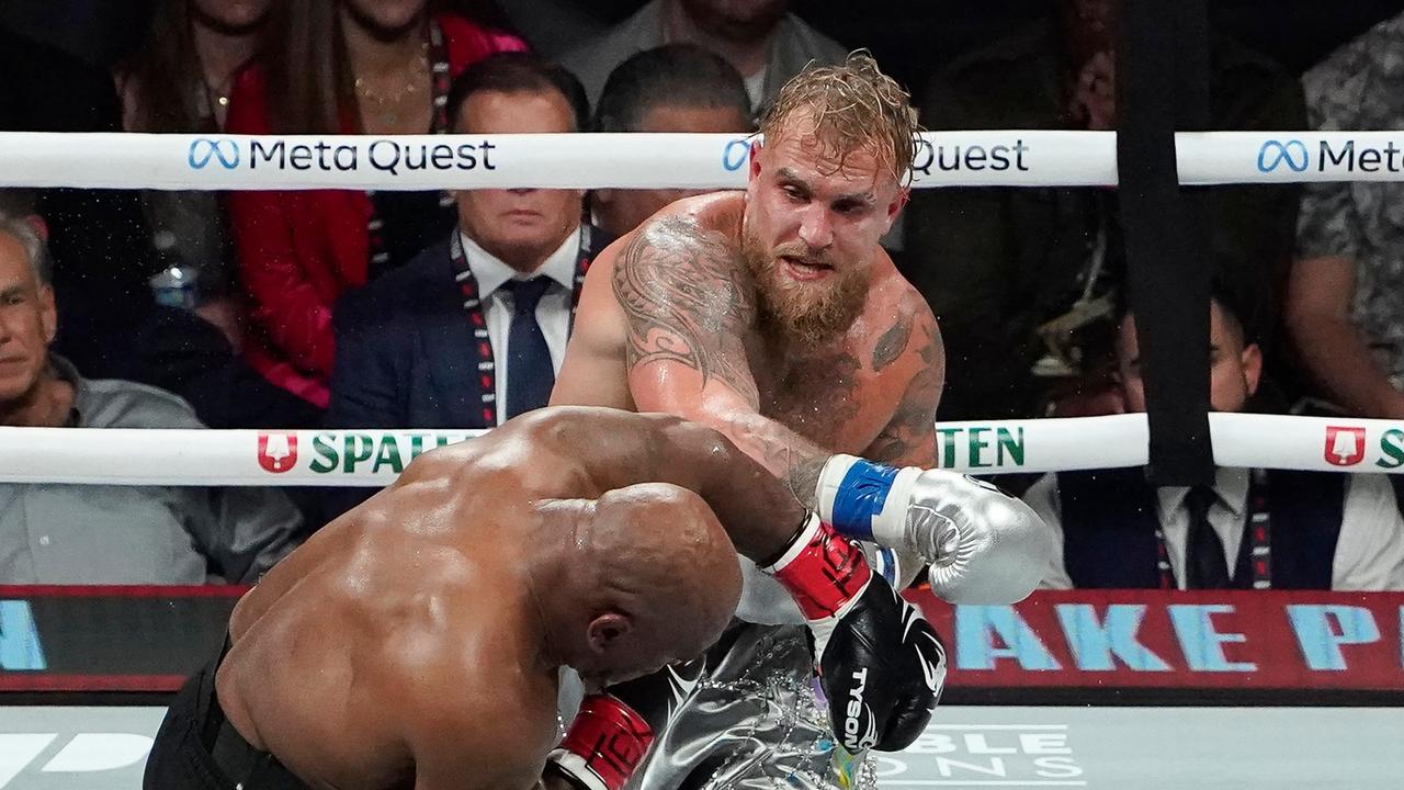 Jake Paul landed a blow. Photo by TIMOTHY A. CLARY / AFP.