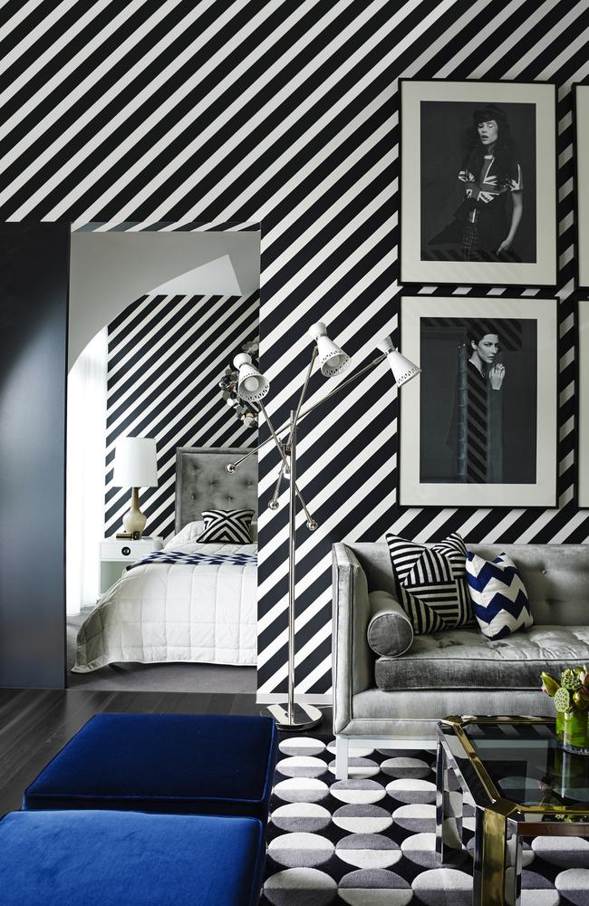 Zigzags, geometric shapes and chevrons are typical of Art Deco style.