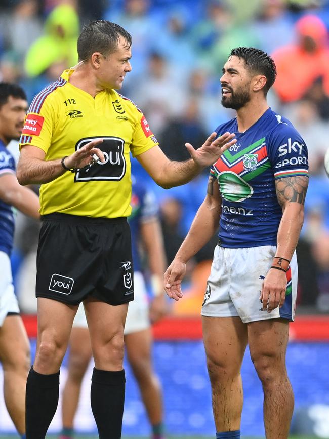 Shaun Johnson talks to referee Chris Butler. Picture: Hannah Peters/Getty