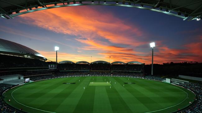 (FILES) This file photo taken on November 24, 2016 shows the sun setting during the day-night third Test cricket match between Australia and South Africa at the Adelaide Oval in Adelaide. Australia will host England at the Adelaide Oval in the first day-night Ashes Test during the 2017-18 series, building on the success of the concept despite lingering concerns. / AFP PHOTO / PETER PARKS / --IMAGE RESTRICTED TO EDITORIAL USE — STRICTLY NO COMMERCIAL USE —