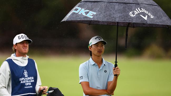 Min Woo Lee with the umbrella up at Kingston Heath on Saturday. (Photo by Morgan Hancock/Getty Images)