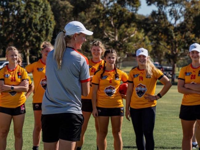 Dandenong Stingrays assistant Kellie Fallon talks to players. Picture: Jasmine Bennett