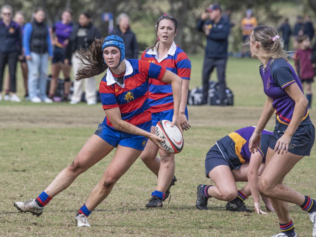 Zoe Geiger for Downlands. Selena Worsley Shield game 1. Girl's rugby 7s Downlands vs Glennie. Saturday, August 6, 2022. Picture: Nev Madsen.