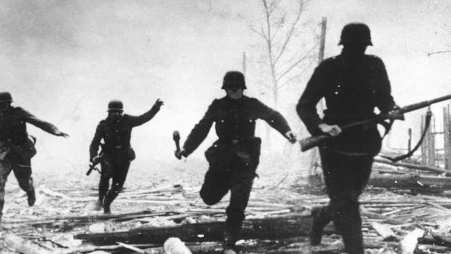 Nazi German soldiers armed with rifles and grenades rush forward into action against Red Army positions at an unknown location along the frontlines during the Nazi German invasion of the Soviet Union 10/1941. Russians will mark the 65th anniversary of the Nazi invasion 22/06/2006.