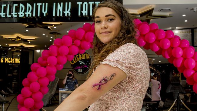 Simone VZ getting a tattoo to remember her sister who passed away due to cancer.  Picture: Jerad Williams