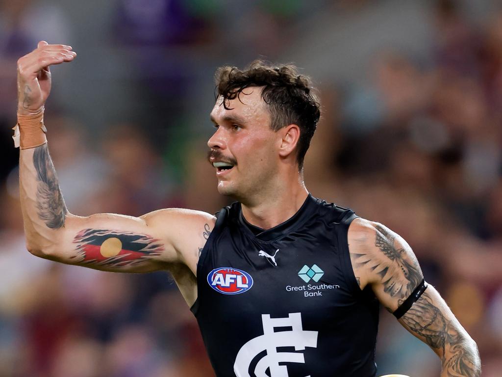 Williams directs traffic. Picture: Dylan Burns/AFL Photos via Getty Images