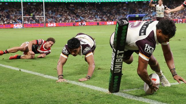 SYDNEY, AUSTRALIA - MARCH 06: SelwynÃÂ Cobbo of the Broncos scores a try during the round one NRL match between Sydney Roosters and Brisbane Broncos at Allianz Stadium, on March 06, 2025, in Sydney, Australia. (Photo by Matt King/Getty Images)