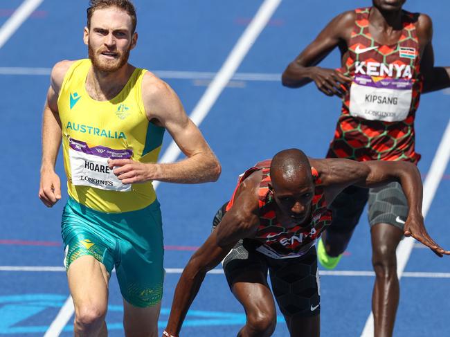 Timothy Cheruiyot of Kenya stumbles as Hoare crosses the line first. Picture: Michael Klein